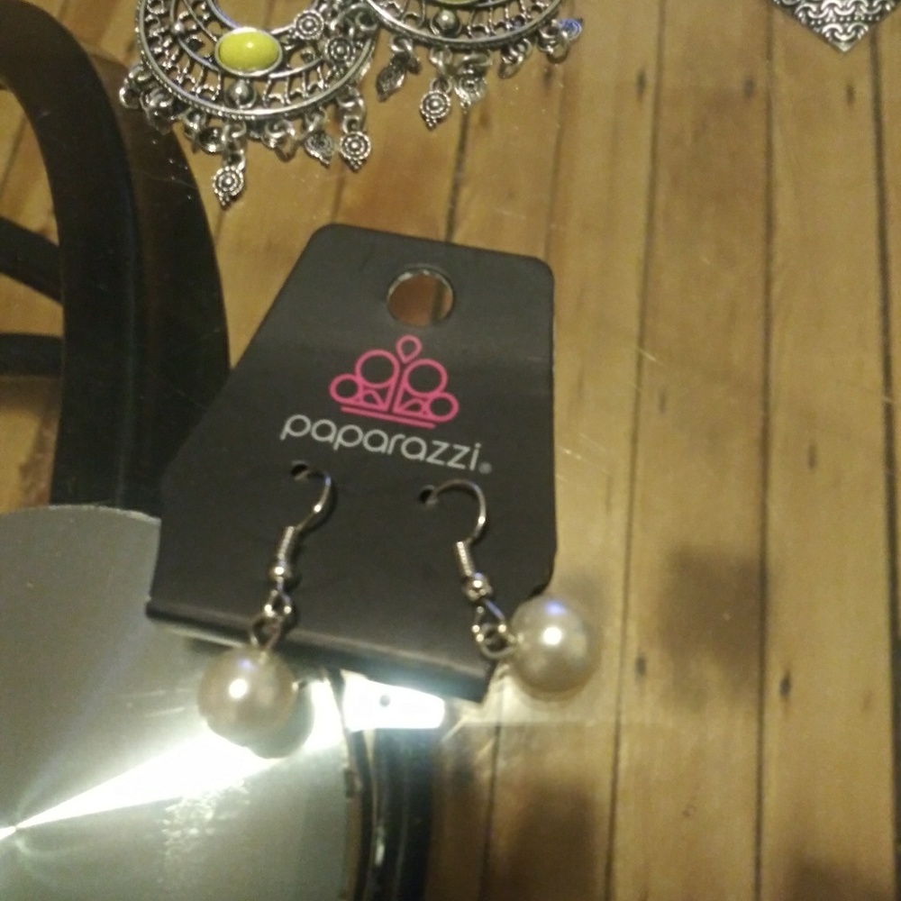 Earring - Picture 7 of 8